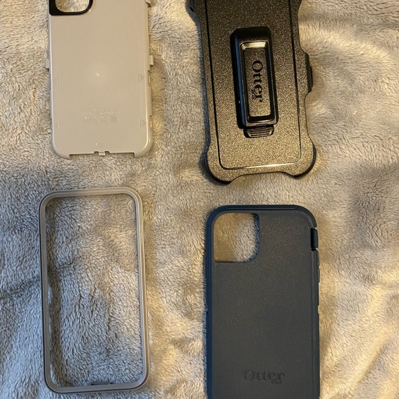 iPhone 11 Otterbox defender - Picture 1 of 1